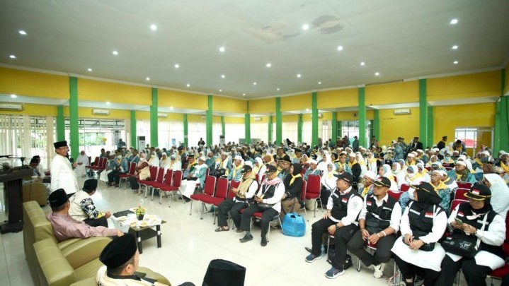 Semangat Mempertahankan Ibadah Jadi Pesan Penting Bupati HM Wardan pada Jemaah Haji Inhil Semangat Mempertahankan Ibadah Jadi Pesan Penting Bupati HM Wardan pada Jemaah Haji Inhil