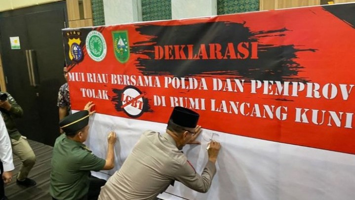 MUI Gandeng Forkopimda Tolak LGBT di Provinsi Riau MUI Gandeng Forkopimda Tolak LGBT di Provinsi Riau
