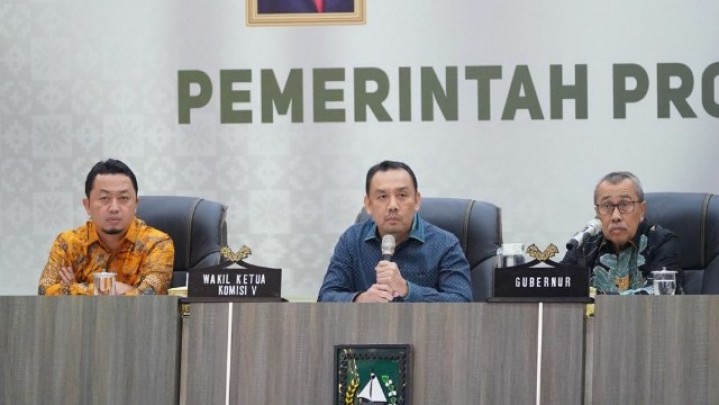 Jalan di Indragiri Hulu Rusak Parah, Bupati Rezita Mengadu ke DPR RI