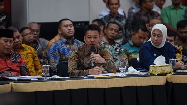 Afrizal Sintong Adukan Kantor Bupati Rohil Terancan Ambruk