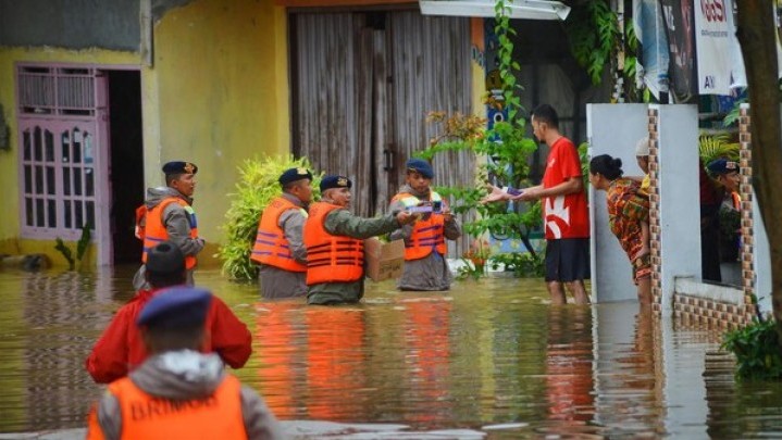 Drainase Tersumbat Disebut Kadis DLH Pemicu Banjir di Kota Padang