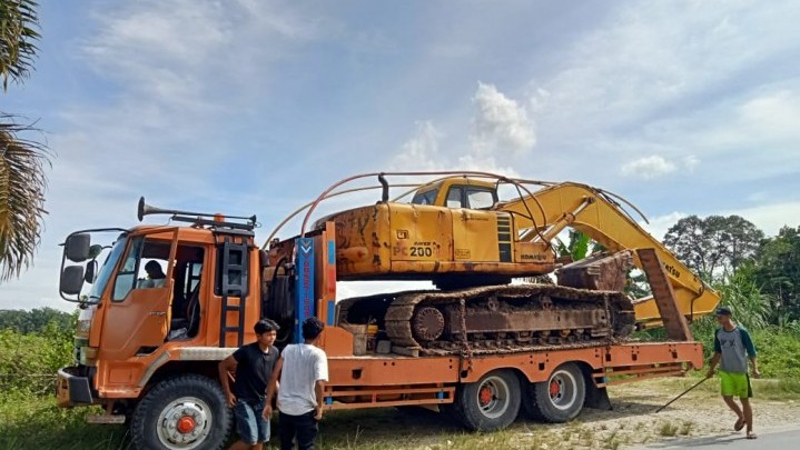 Pengerjaan Turap di Desa Padang Luas Kampar Dimulai, Masyarakat Ucapkan Terimakasih ke Syahrul Aidi Pengerjaan Turap di Desa Padang Luas Kampar Dimulai, Masyarakat Ucapkan Terimakasih ke Syahrul Aidi