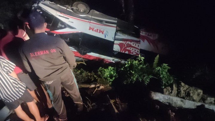 Bus MPM Kecelakaan di Panorama II Sitinjau Lauik Bus MPM Kecelakaan di Panorama II Sitinjau Lauik