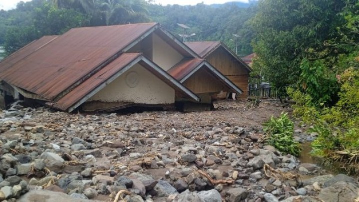 Muhammadiyah Salurkan Paket Makanan untuk Korban Banjir dan Longsor di Agam Muhammadiyah Salurkan Paket Makanan untuk Korban Banjir dan Longsor di Agam