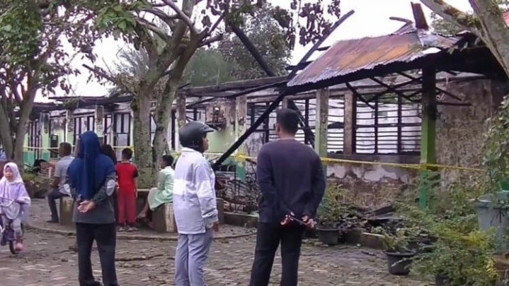 Kebakaran SMA Negeri 2 Kota Solok, Ruang Kelas dan Labor Ludes Kebakaran SMA Negeri 2 Kota Solok, Ruang Kelas dan Labor Ludes