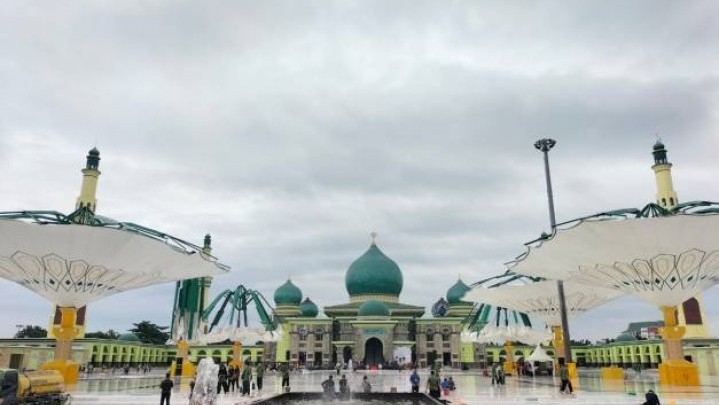 Payung Elektrik di Masjid Raya Annur Riau Sudah Fungsional