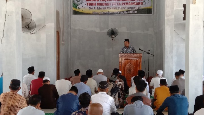 Puluhan Jemaah Hadiri Salat Jumat Perdana di Masjid Taqwa Muhammadiyah Tuah Madani