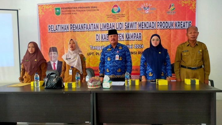 Tingkatkan Keahlian UMKM Kampar, PLUT UMKM Provinsi Riau Adakan Pelatihan Pemanfaatan Lidi Sawit Tingkatkan Keahlian UMKM Kampar, PLUT UMKM Provinsi Riau Adakan Pelatihan Pemanfaatan Lidi Sawit