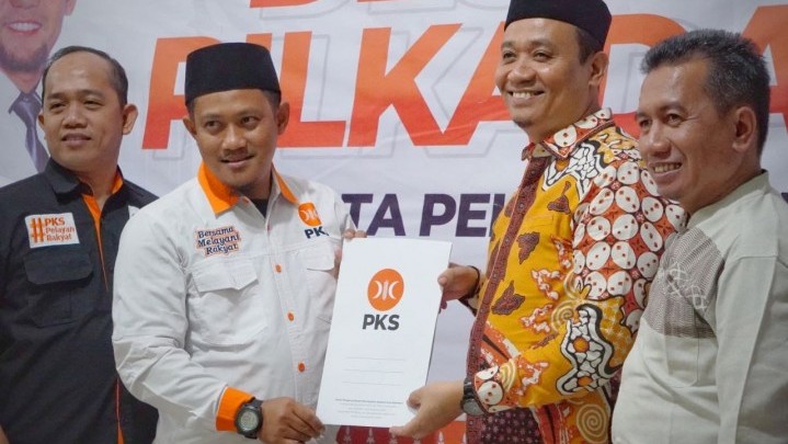 Diminta Agung Mendampinginya, Markarius Anwar Resmi Daftar Balon Wawako ke PKS Pekanbaru Diminta Agung Mendampinginya, Markarius Anwar Resmi Daftar Balon Wawako ke PKS Pekanbaru