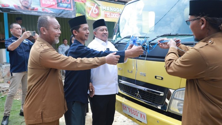 KUD Karya Dharma Keranji Guguh Terima Mobil Dump Truk Dari BPDPKS, Bupati Siak Beri Pujian