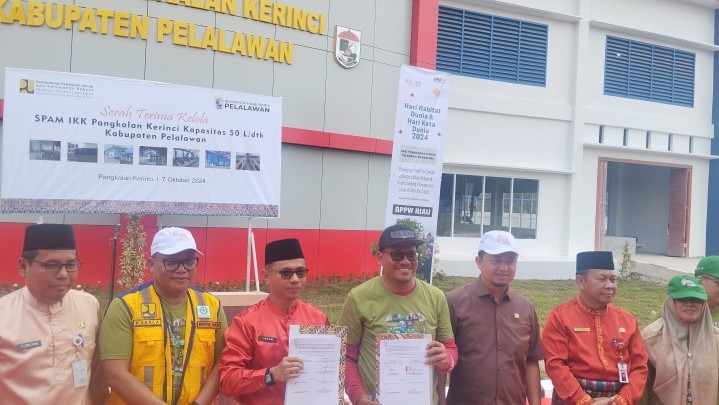 Hadiri Serah Terima Kelola SPAM IKK Pangkalan Kerinci, Syahrul Aidi: Semoga Bermanfaat Bagi Masyarakat Hadiri Serah Terima Kelola SPAM IKK Pangkalan Kerinci, Syahrul Aidi: Semoga Bermanfaat Bagi Masyarakat