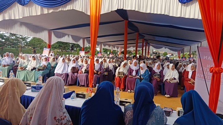 Antusias Warga Tak Terbendung, Fitnah Semakin Masif, Ini Solusi Pasangan Aman Bagi Persoalan Di Pekanbaru Antusias Warga Tak Terbendung, Fitnah Semakin Masif, Ini Solusi Pasangan Aman Bagi Persoalan Di Pekanbaru