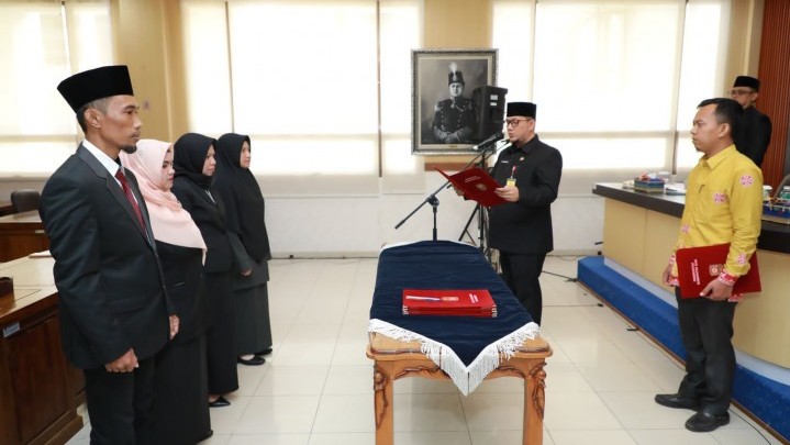 Lantik 4 Pejabat Fungsional di Lingkungan Pemkab Siak, Admindum Rozi Harap Berorientasi Pada Pelayanan.