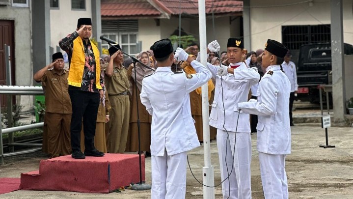 Syahrul Aidi Berharap Sekolah di Inhil Kembangkan Potensi Komoditas Kelapa secara Maksimal Syahrul Aidi Berharap Sekolah di Inhil Kembangkan Potensi Komoditas Kelapa secara Maksimal