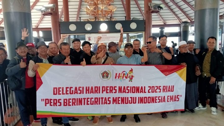 Rombongan Pengurus PWI Pusat dan Tokoh Pers Nasional Tiba di HPN 2025 Riau Rombongan Pengurus PWI Pusat dan Tokoh Pers Nasional Tiba di HPN 2025 Riau