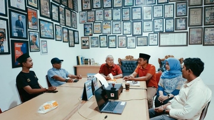 Malam Jelang Pelantikan Pengurus, Ketum SPS Pusat Kunjungi Kantor SPS Riau Malam Jelang Pelantikan Pengurus, Ketum SPS Pusat Kunjungi Kantor SPS Riau