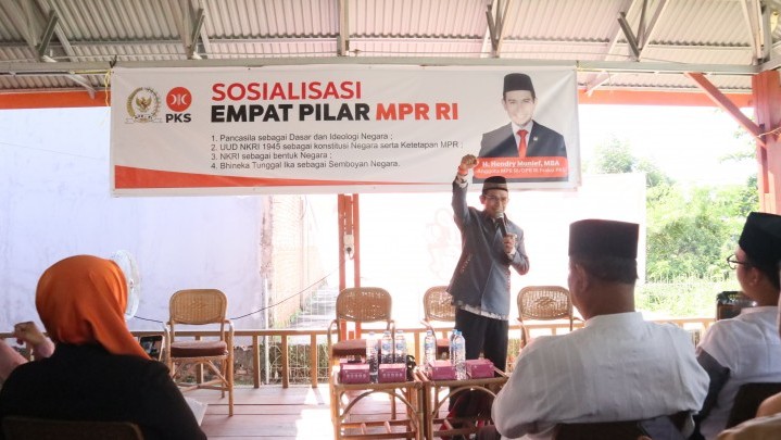 Hendry Munief Ungkap Peran Pengusaha UMKM dalam Menjaga Kebangsaan Saat Krisis Ekonomi Melanda Hendry Munief Ungkap Peran Pengusaha UMKM dalam Menjaga Kebangsaan Saat Krisis Ekonomi Melanda