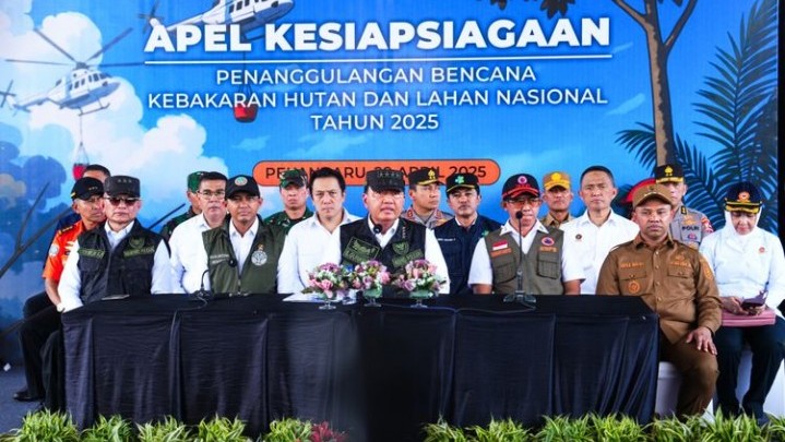 Saat Apel Kesiapsiagaan Penanganan Karhutla Nasional 2025, Ini Arahan Menhut Raja Juli Antoni Saat Apel Kesiapsiagaan Penanganan Karhutla Nasional 2025, Ini Arahan Menhut Raja Juli Antoni