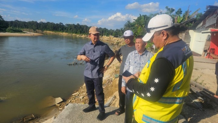 Usai Banjir, Syahrul Aidi dan Balai Sungai Keliling Sungai Kampar Meninjau Titik Rawan Longsor Usai Banjir, Syahrul Aidi dan Balai Sungai Keliling Sungai Kampar Meninjau Titik Rawan Longsor