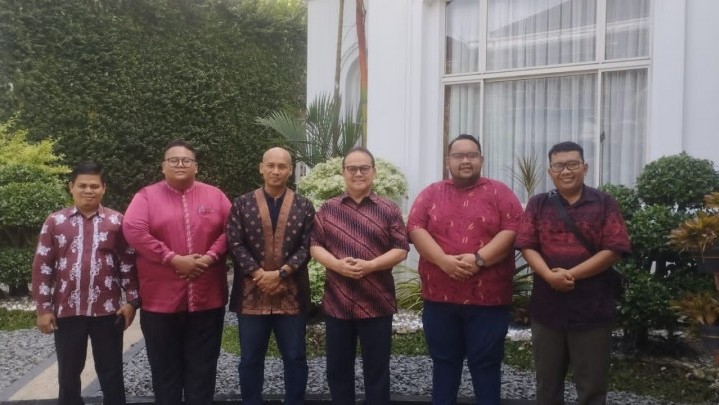 Rusli Zainal Yakin AKMR Penopang Visi Riau sebagai Pusat Kebudayaan Melayu Rusli Zainal Yakin AKMR Penopang Visi Riau sebagai Pusat Kebudayaan Melayu