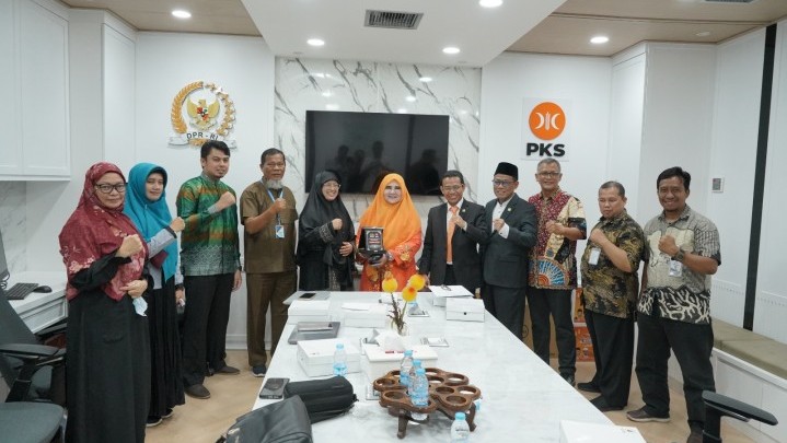 Fraksi PKS DPR RI Terima Aspirasi Serikat Pekerja PT. PHR terkait Masa Pensiun Fraksi PKS DPR RI Terima Aspirasi Serikat Pekerja PT. PHR terkait Masa Pensiun