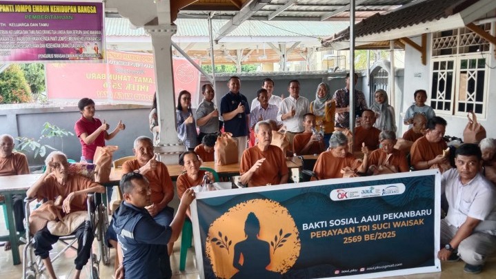 Sambut Tri Suci Waisak 2569 BE/2025, Asosiasi Asuransi Umum Indonesia cabang Pekanbaru Gelar Bakti Sosial