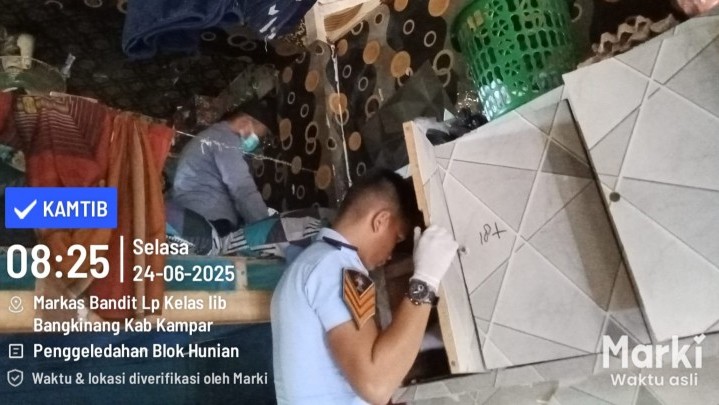 Pastikan Lapas Aman, Petugas Lapas Bangkinang Kembali Gelar Razia Kamar Warga Binaan