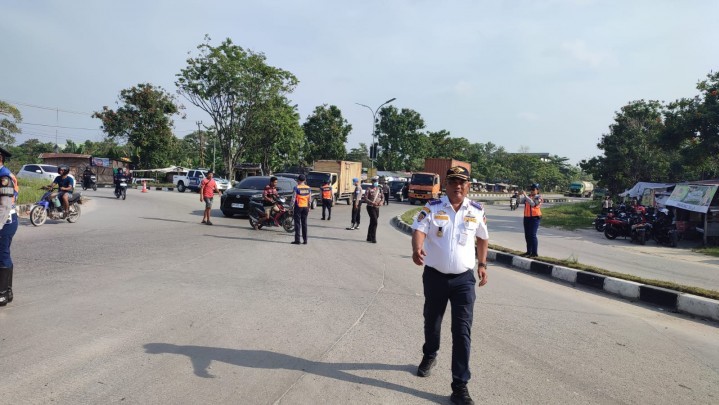 Petugas Gakkum Kembali Jaring 50 Pelanggar Operasi Patuh LK di Bundaran Menabung Petugas Gakkum Kembali Jaring 50 Pelanggar Operasi Patuh LK di Bundaran Menabung