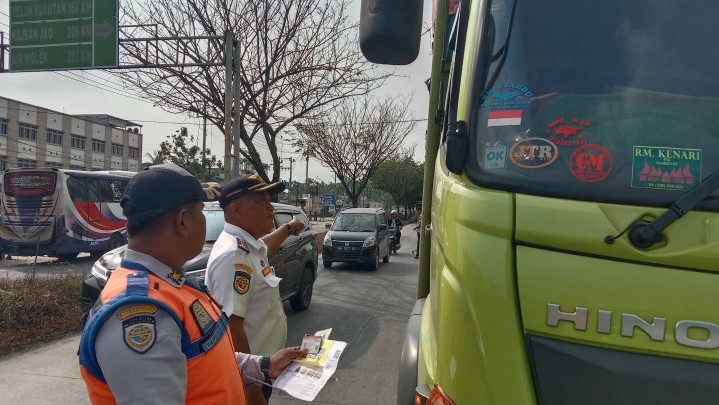 59 Pelanggar Terjaring Operasi Patuh di Jalan Soekarno Hatta, Kendaraan Juga Ada Disuruh Putar Balik 59 Pelanggar Terjaring Operasi Patuh di Jalan Soekarno Hatta, Kendaraan Juga Ada Disuruh Putar Balik