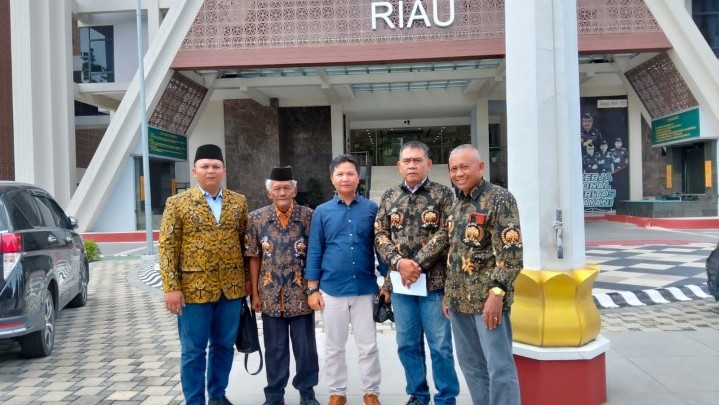 Pelayanan Petugas Kajati Riau Prematur, Udra: Kami dari MKGR Kurang Direspon