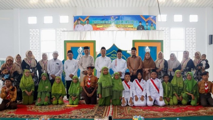 Buka MTQ ke-IX Sialang Rampai Kecamatan Kulim, Markarius Harap Lahirkan Qoriah Cinta Al-Qur'an Buka MTQ ke-IX Sialang Rampai Kecamatan Kulim, Markarius Harap Lahirkan Qoriah Cinta Al-Qur'an