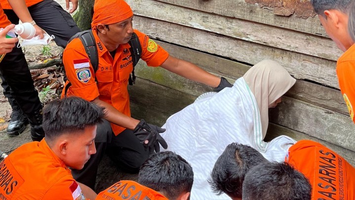 Hilang Di Hutan Kawasan Lanud Rusmin Nurjadin Pekanbaru, Siswi SMA 4 Pekanbaru ditemukan Selamat