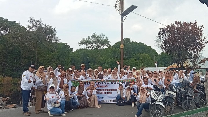 Keluarga Besar Group Yong Dolah (GYD) Se-Riau Salurkan Bantuan untuk Korban Kebakaran di Bukit Batu