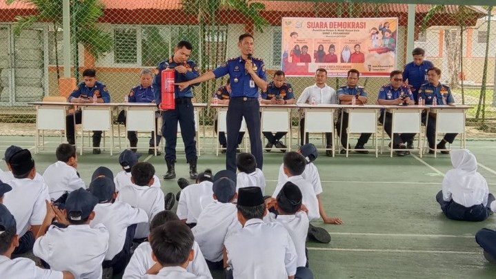 Dukung Asta Cita Prabowo, Damkar Pekanbaru Sosialisasi Pencegahan Kebakaran di Sekolah Rakyat 3 Pekanbaru