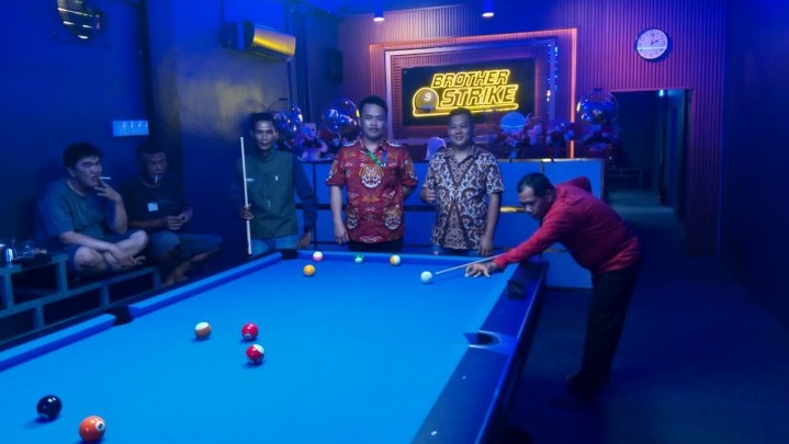 Olahraga Biliard Brother Strike Resmi Dibuka di Desa Tanjung Datuk, Serap Tenaga Kerja Lokal Olahraga Biliard Brother Strike Resmi Dibuka di Desa Tanjung Datuk, Serap Tenaga Kerja Lokal