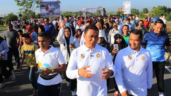 Meriahkan Hari Sumpah Pemuda ke-97, Ribuan Masyarakat se-Kota Pekanbaru Jalan Sehat Bersama