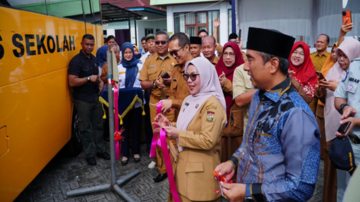 Pemkab Kampar Kampar Sediakan Bus Sekolah Gratis di Kecamatan Tambang