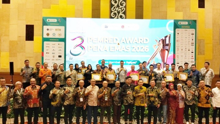 Pimred Award dan Pena Emas 2026 Resmi Diumumkan, Dirut PT Riau Petroleum Husnul Kausarian dan Walikota Agung Nugroho Terima Trofi dan Piagam dari FPRMI