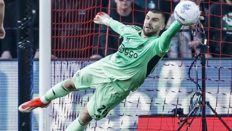 Ajax Amsterdam Atalanta 2-0: Gol Menit Akhir Bungkam Atalanta, Maarten Paes Kembali Menghangatkan Bangku Cadangan