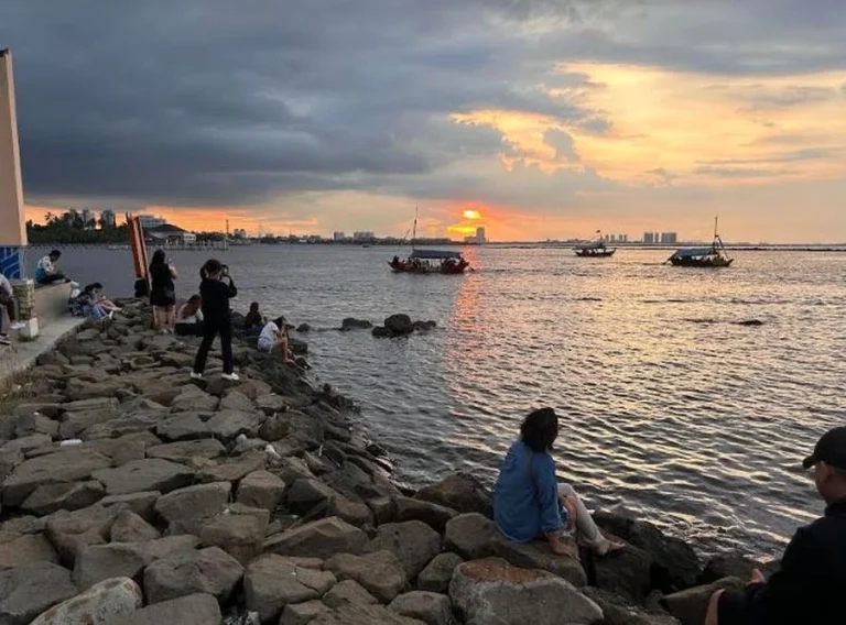 Ancol Jadi Magnet Libur Akhir Pekan: 26 Ribu Pengunjung, Masjid Apung hingga Sunset Sound