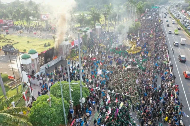 Apakah Hari Ini Ada Demo di Jakarta? Gelombang Aksi #IndonesiaSadar Guncang Bundaran HI