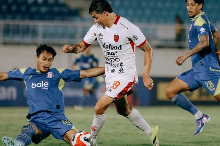 Arema FC vs Bali United: Misi Singo Edan Menjinakkan Serdadu Tridatu di Kandang Sendiri