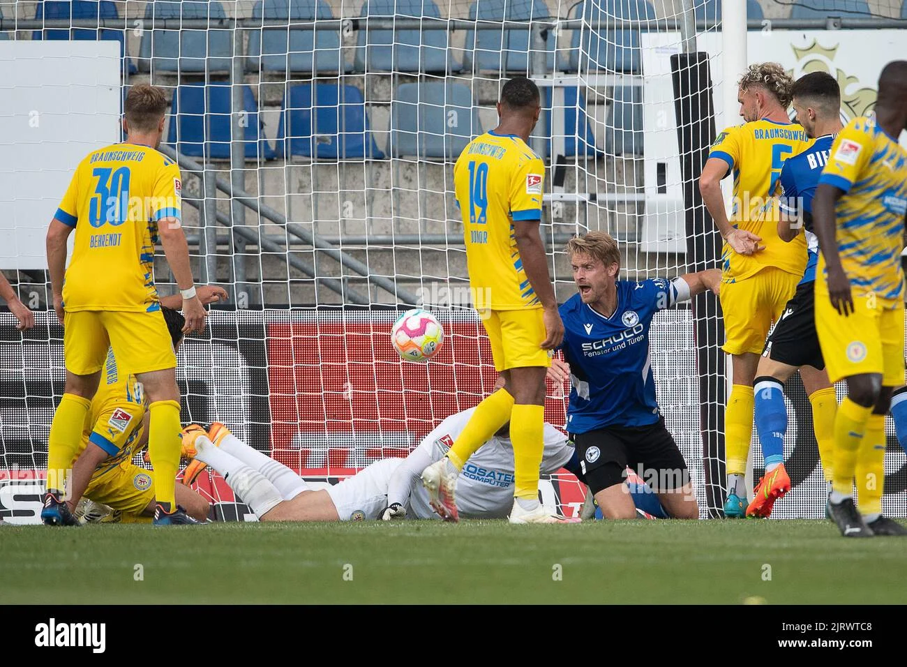 Arminia Bielefeld Perpanjang Kutukan Braunschweig di Schüco Arena dengan Kemenangan Meyakinkan 3:1