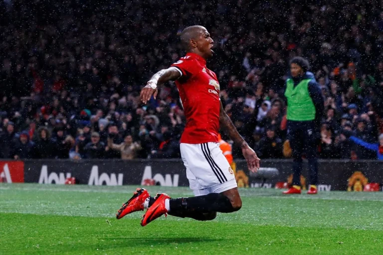 Ashley Young Blak-blakan: Pemain Bournemouth Lebih Layak di MU, Peringatkan Conte Bisa Jadi Bencana