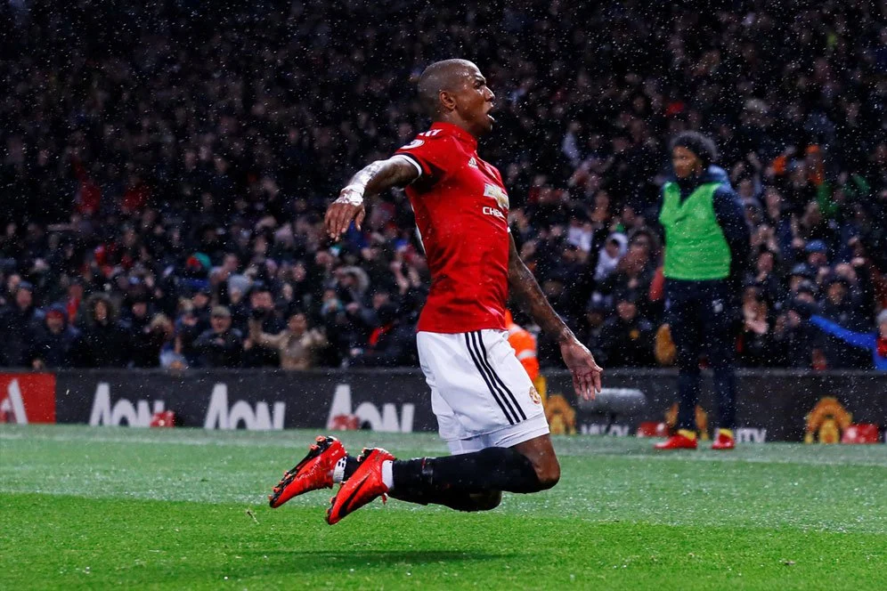 Ashley Young Blak-blakan: Pemain Bournemouth Lebih Layak di MU, Peringatkan Conte Bisa Jadi Bencana