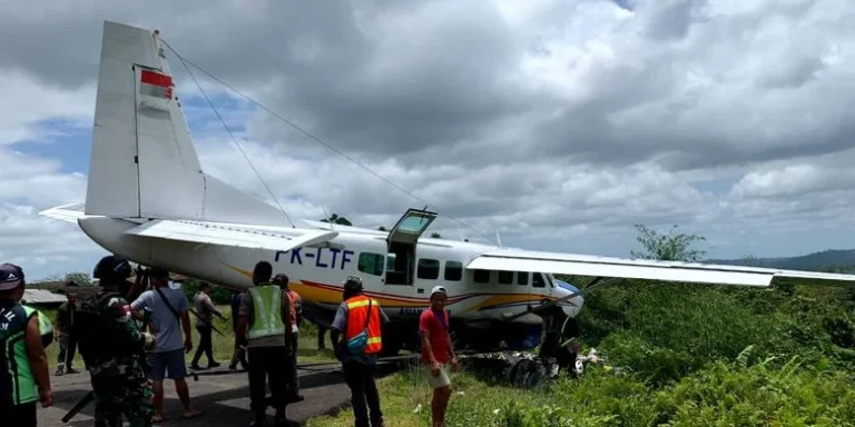Asian One Air Tergelincir di Intan Jaya: Kemenhub Sebut Selamat, Polisi Konfirmasi Dua TNI Terluka