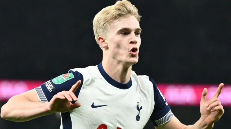 Barcelona Kembali Buru Lucas Bergvall, Gelandang Muda Tottenham yang Terlupakan De Zerbi