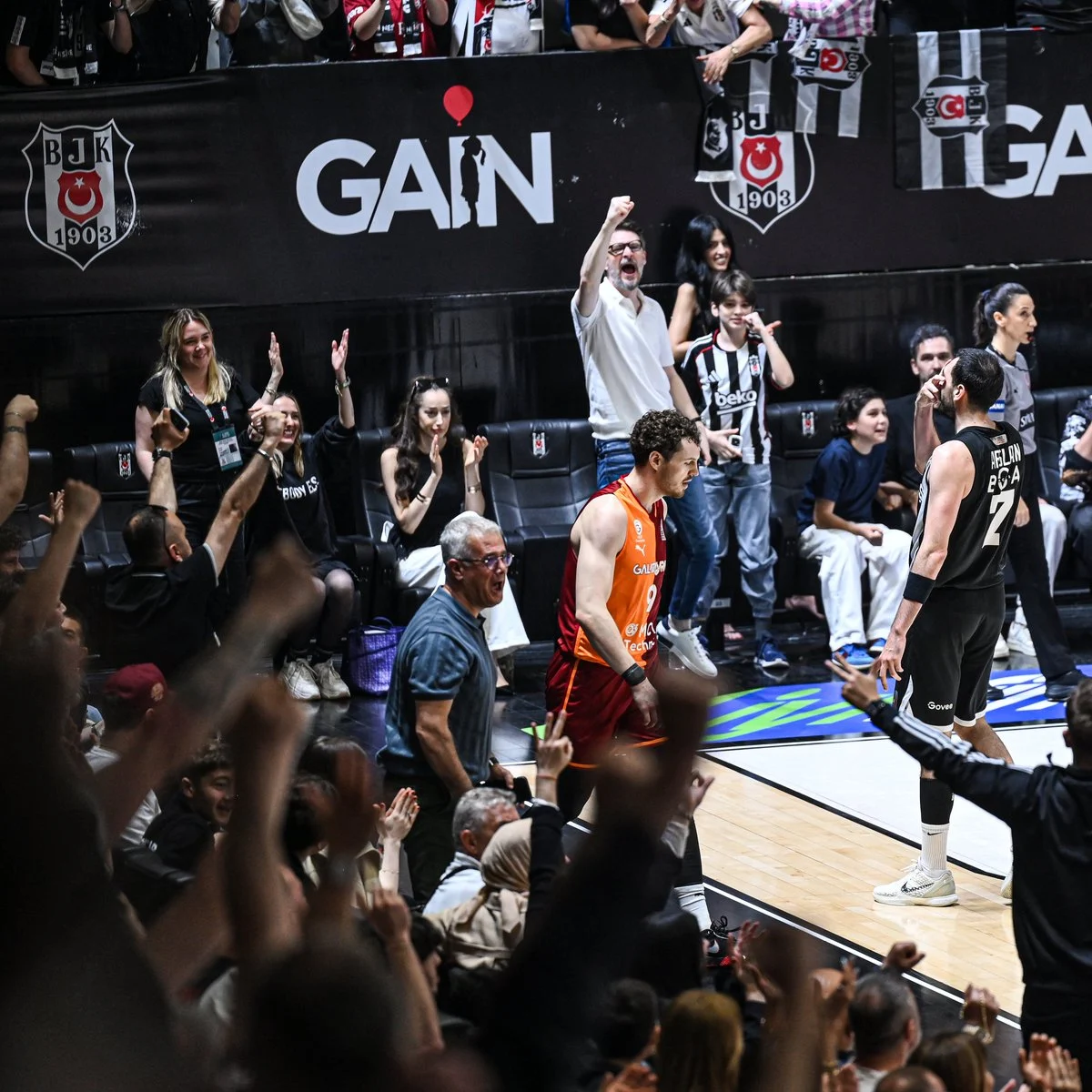 Beşiktaş Basket di Persimpangan: Kemenangan Bersejarah di Lapangan, Namun Badai di Liga Basket