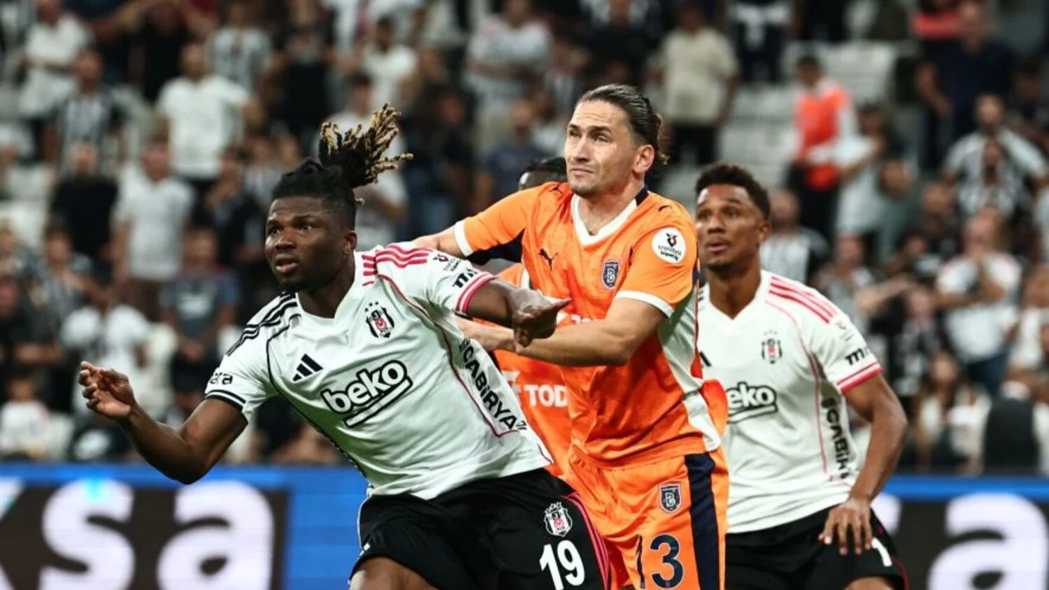 Beşiktaş Güm Güm Güm! Kartal Bungkam Başakşehir 2-0 di Derbi Haftası