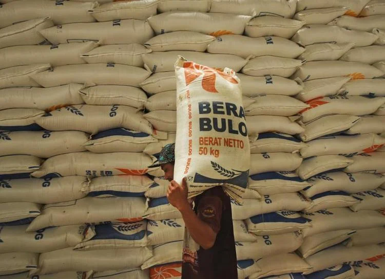 Bulog di Pusaran Dua Wajah: Cetak Rekor Serapan 4,25 Juta Ton, tapi Diguncang Skandal Oplosan Beras SPHP